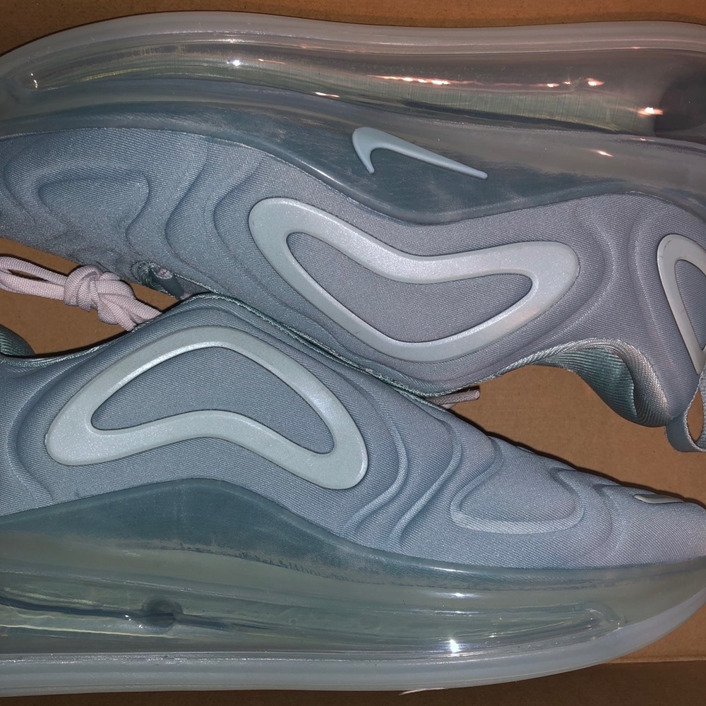 NIKE AIR MAX 720